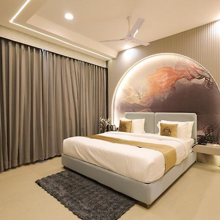 The Meera Hotel 乌贾因 外观 照片