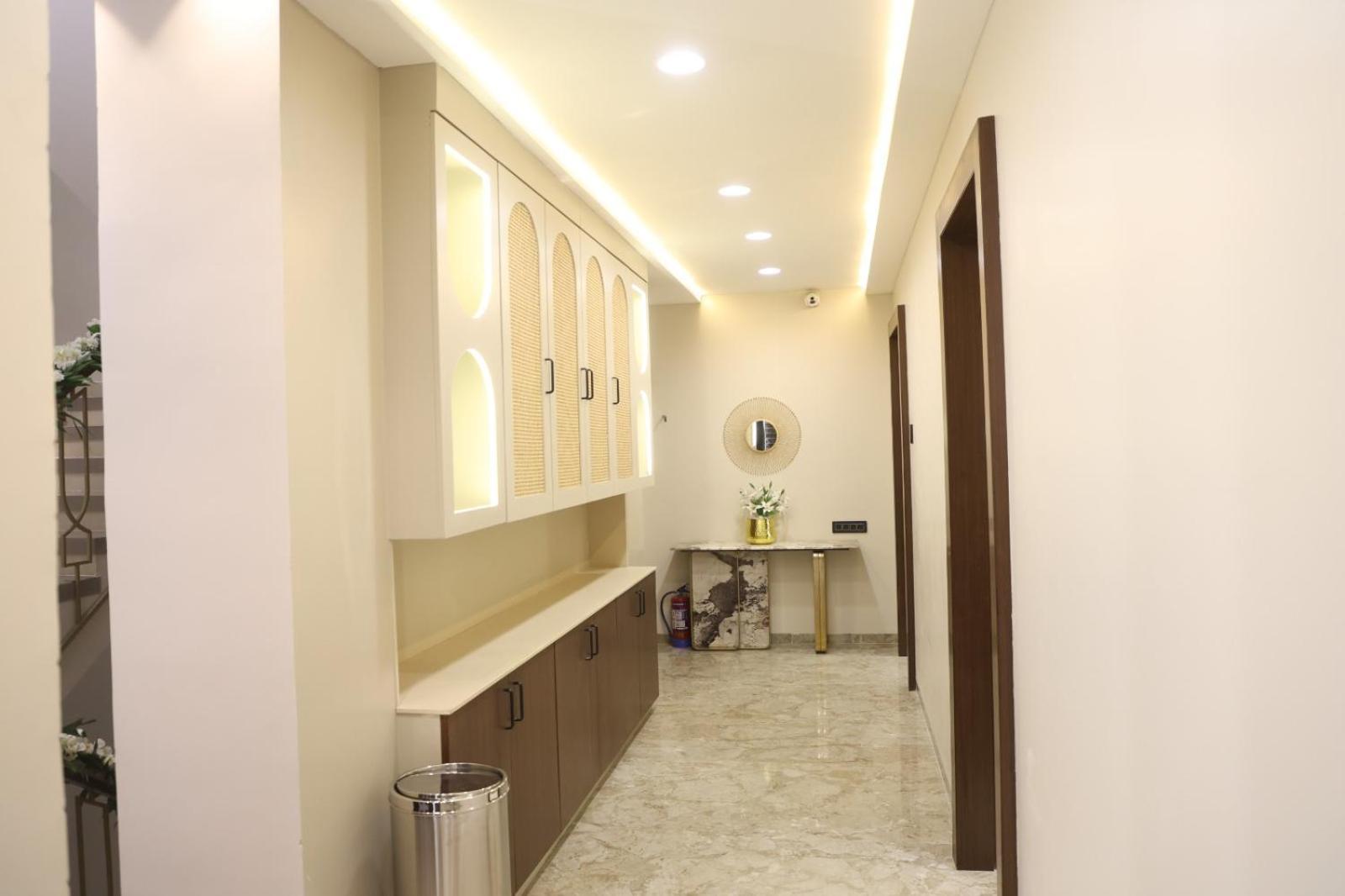 The Meera Hotel 乌贾因 外观 照片