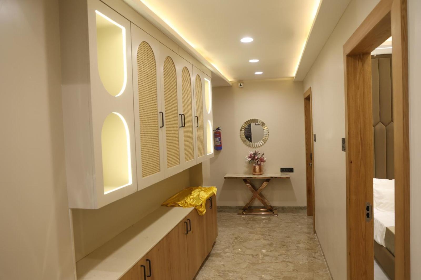 The Meera Hotel 乌贾因 外观 照片