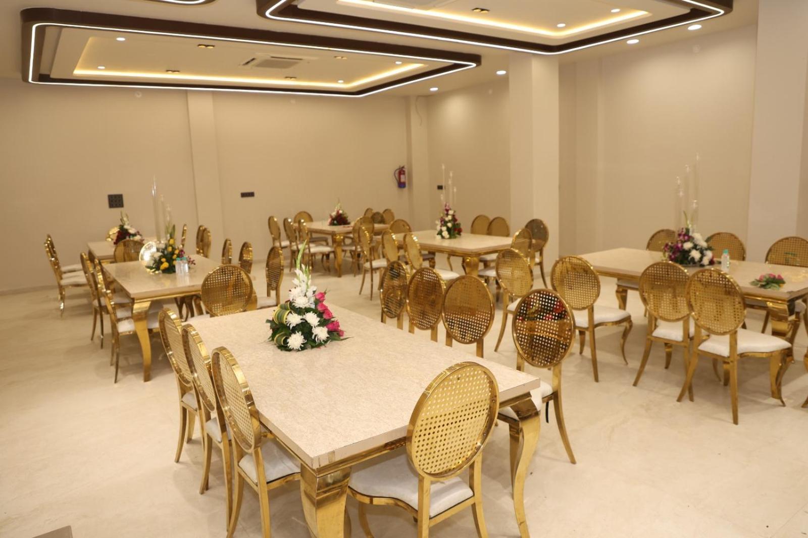 The Meera Hotel 乌贾因 外观 照片