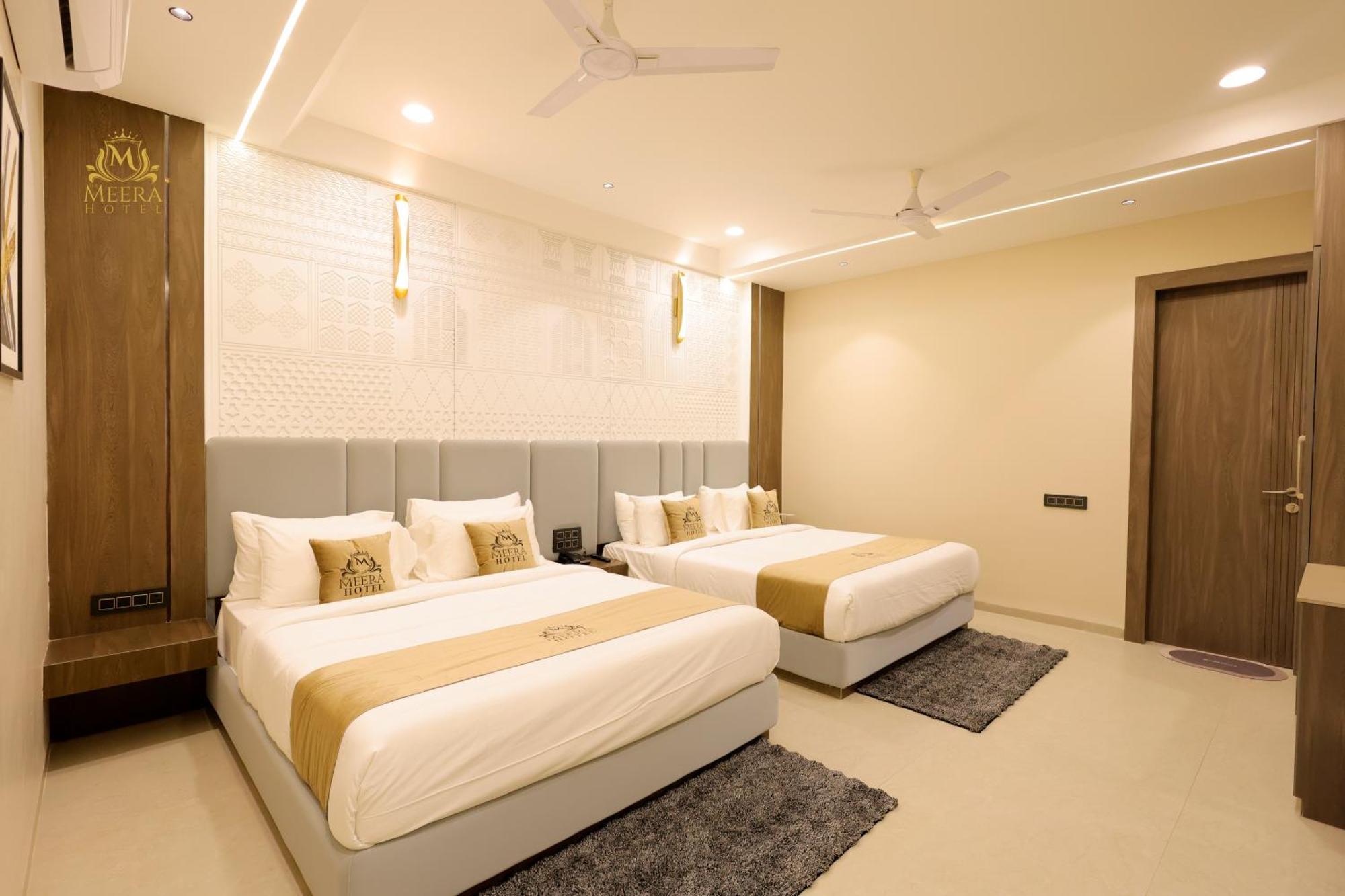 The Meera Hotel 乌贾因 外观 照片