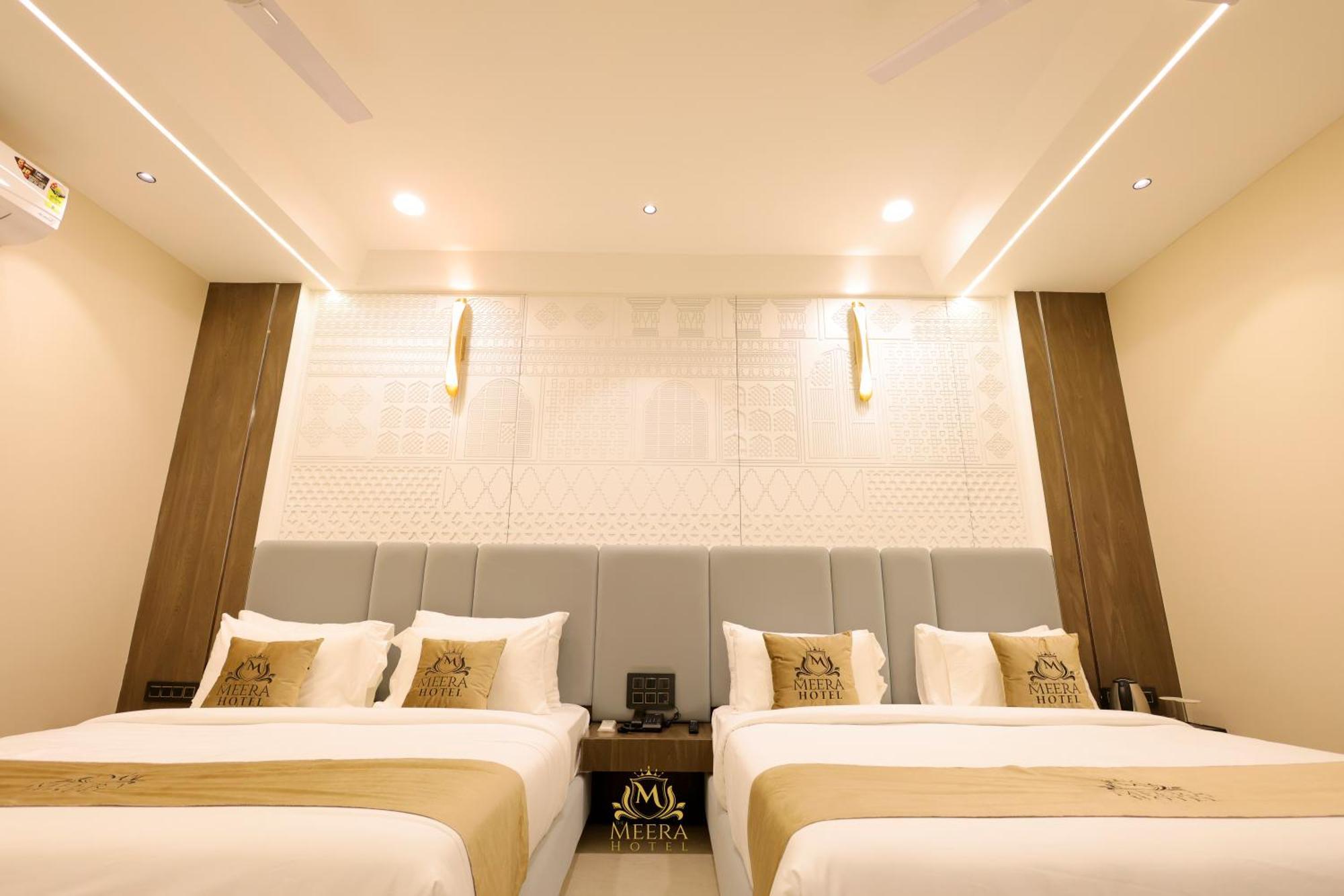 The Meera Hotel 乌贾因 外观 照片