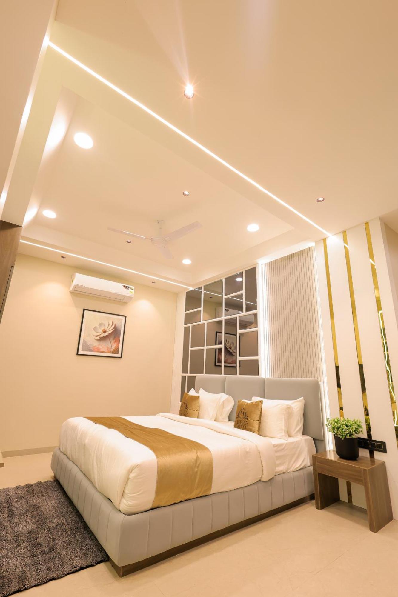 The Meera Hotel 乌贾因 外观 照片