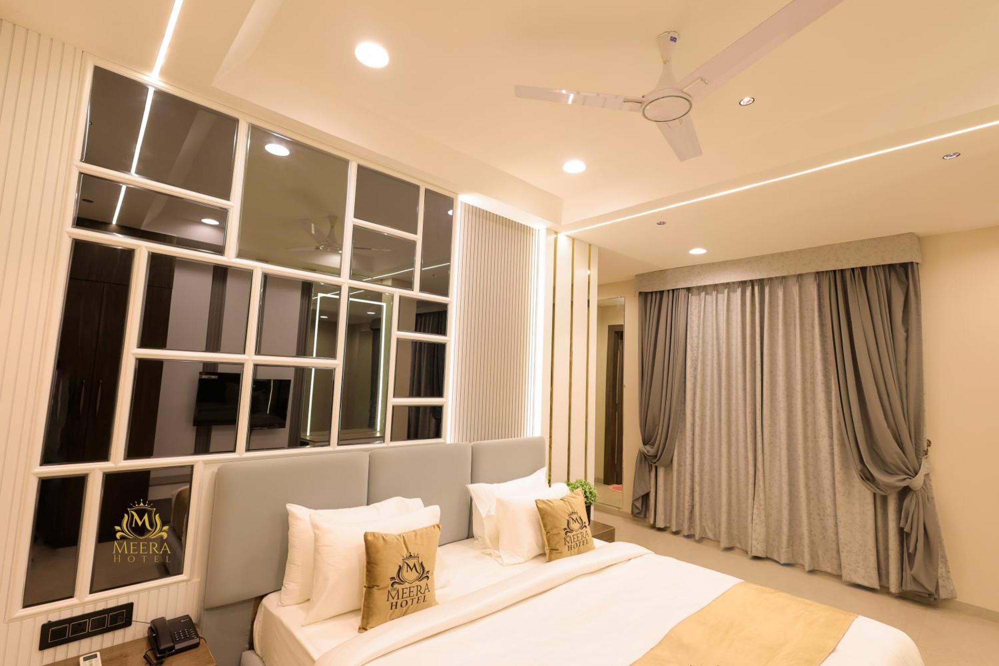 The Meera Hotel 乌贾因 外观 照片