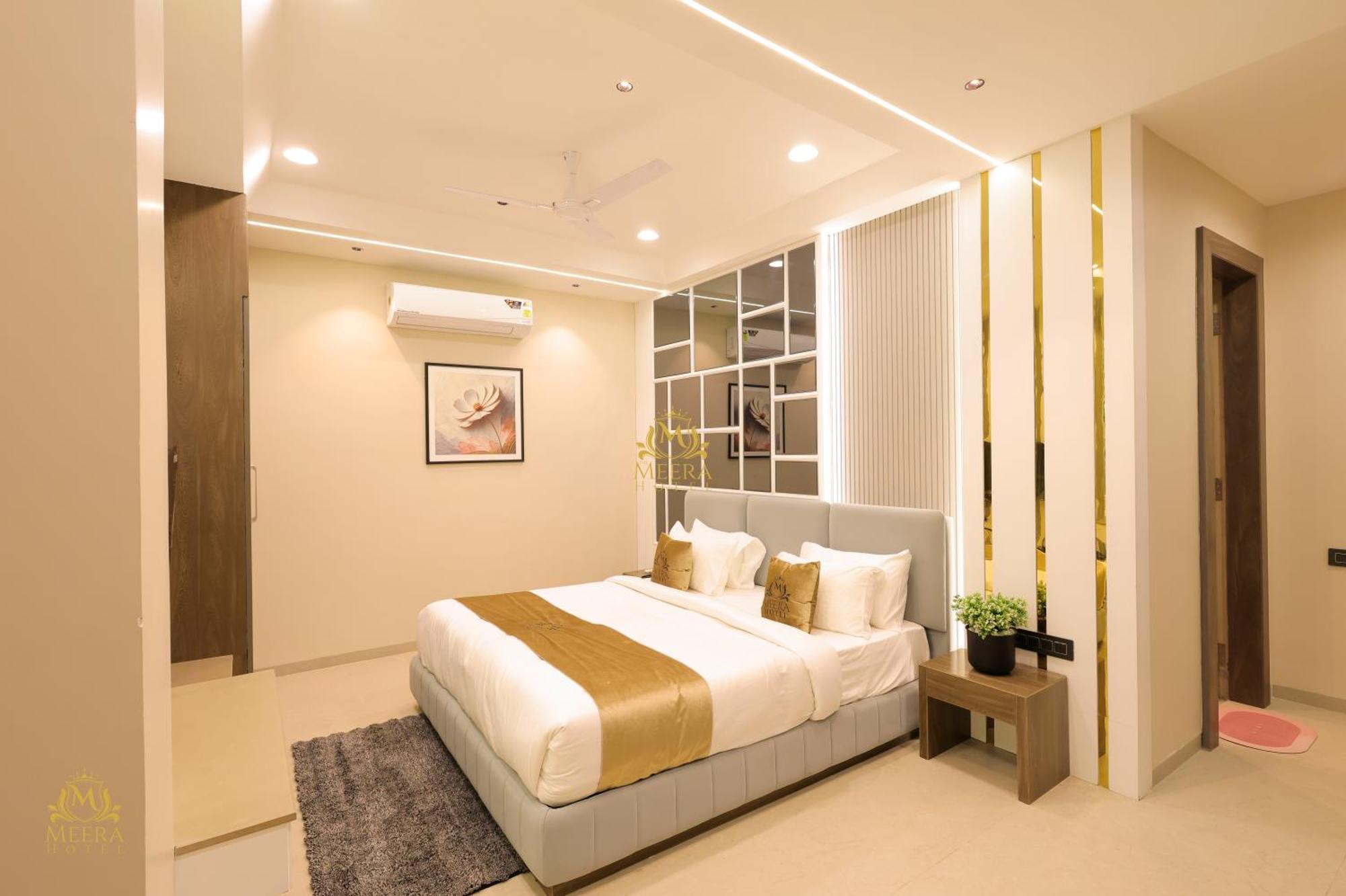 The Meera Hotel 乌贾因 外观 照片