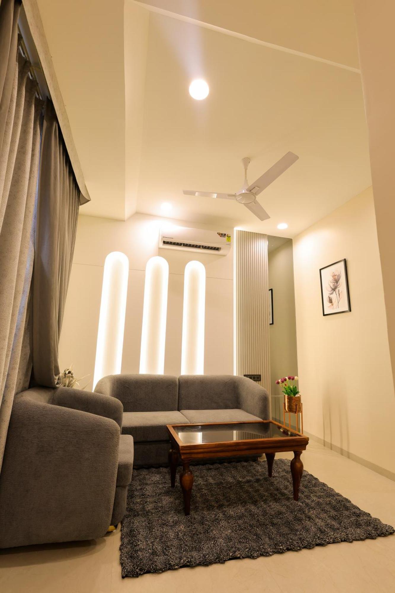 The Meera Hotel 乌贾因 外观 照片