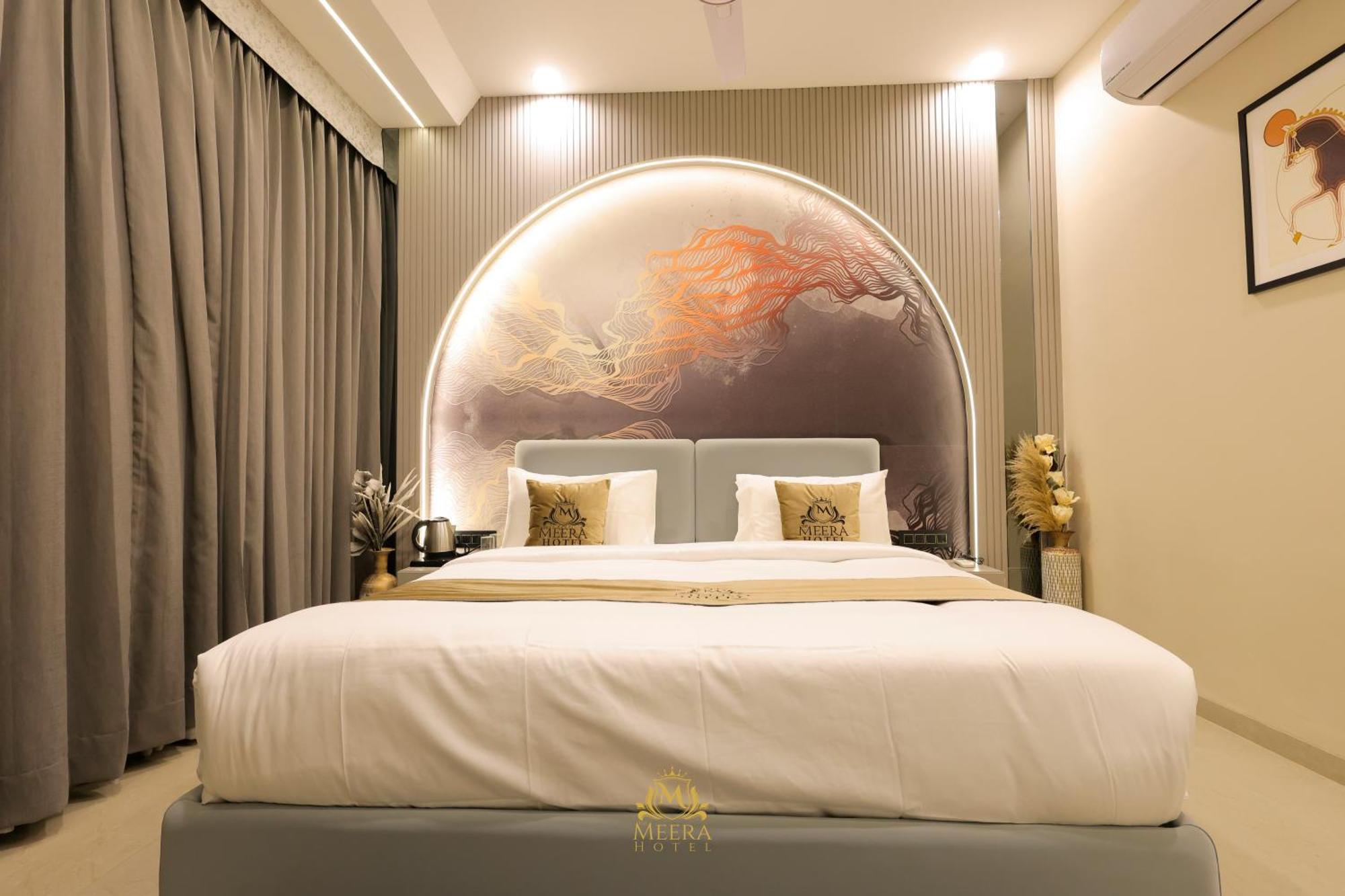 The Meera Hotel 乌贾因 外观 照片