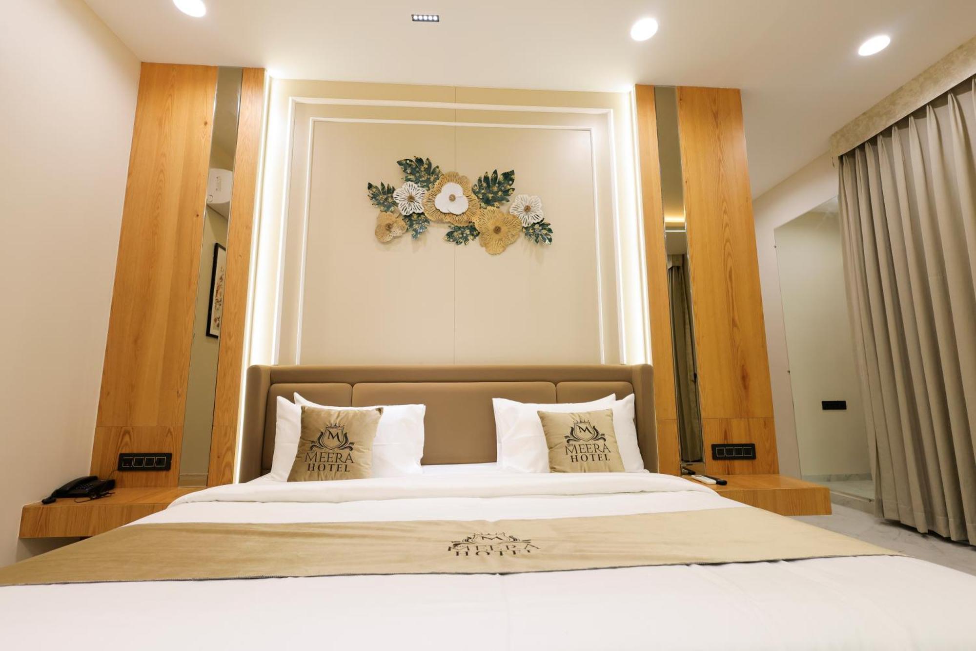The Meera Hotel 乌贾因 外观 照片