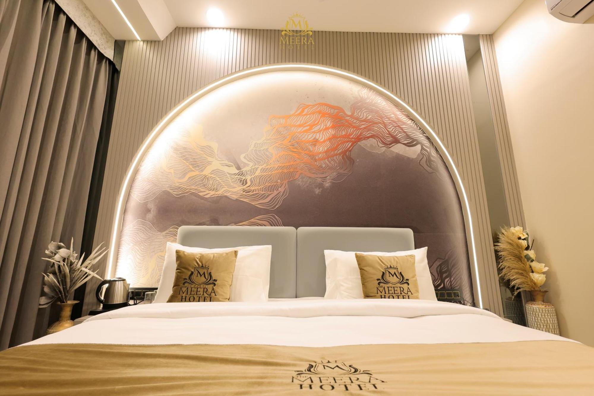 The Meera Hotel 乌贾因 外观 照片