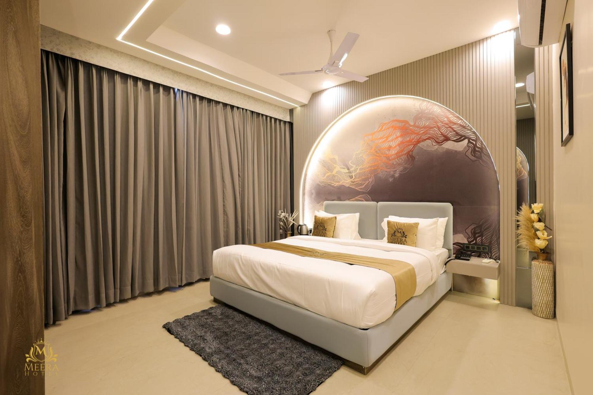 The Meera Hotel 乌贾因 外观 照片