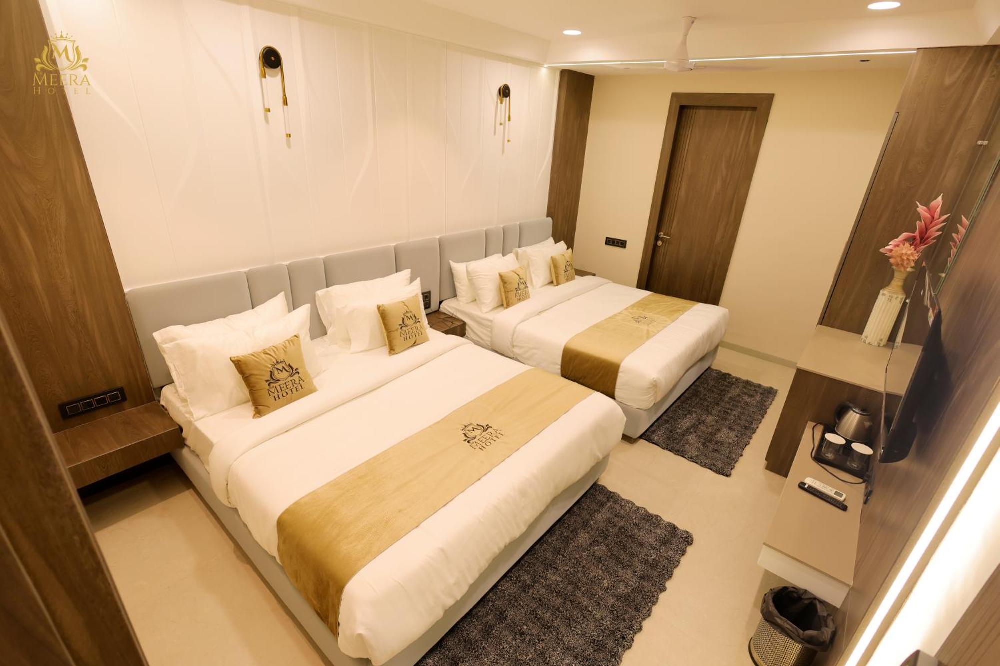 The Meera Hotel 乌贾因 外观 照片
