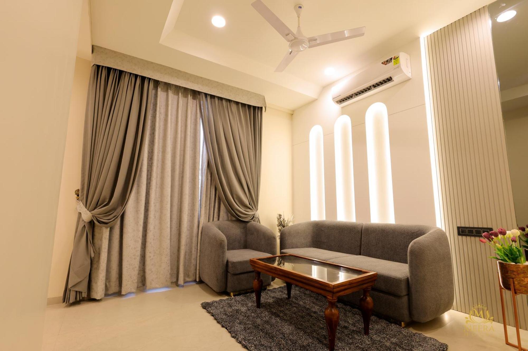 The Meera Hotel 乌贾因 外观 照片